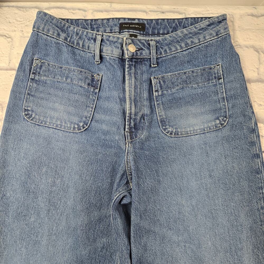 Free Assembly Super High Wide Leg Jeans Patch Pockets Artistic Wash size 10 - Picture 9 of 16